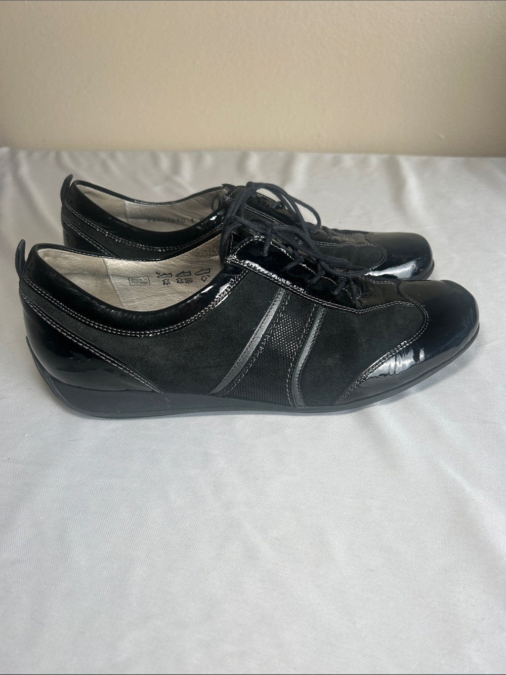 Waldlaufer Lace Up Patent Leather/ Suede Comfy Black Shoes Size 6.5